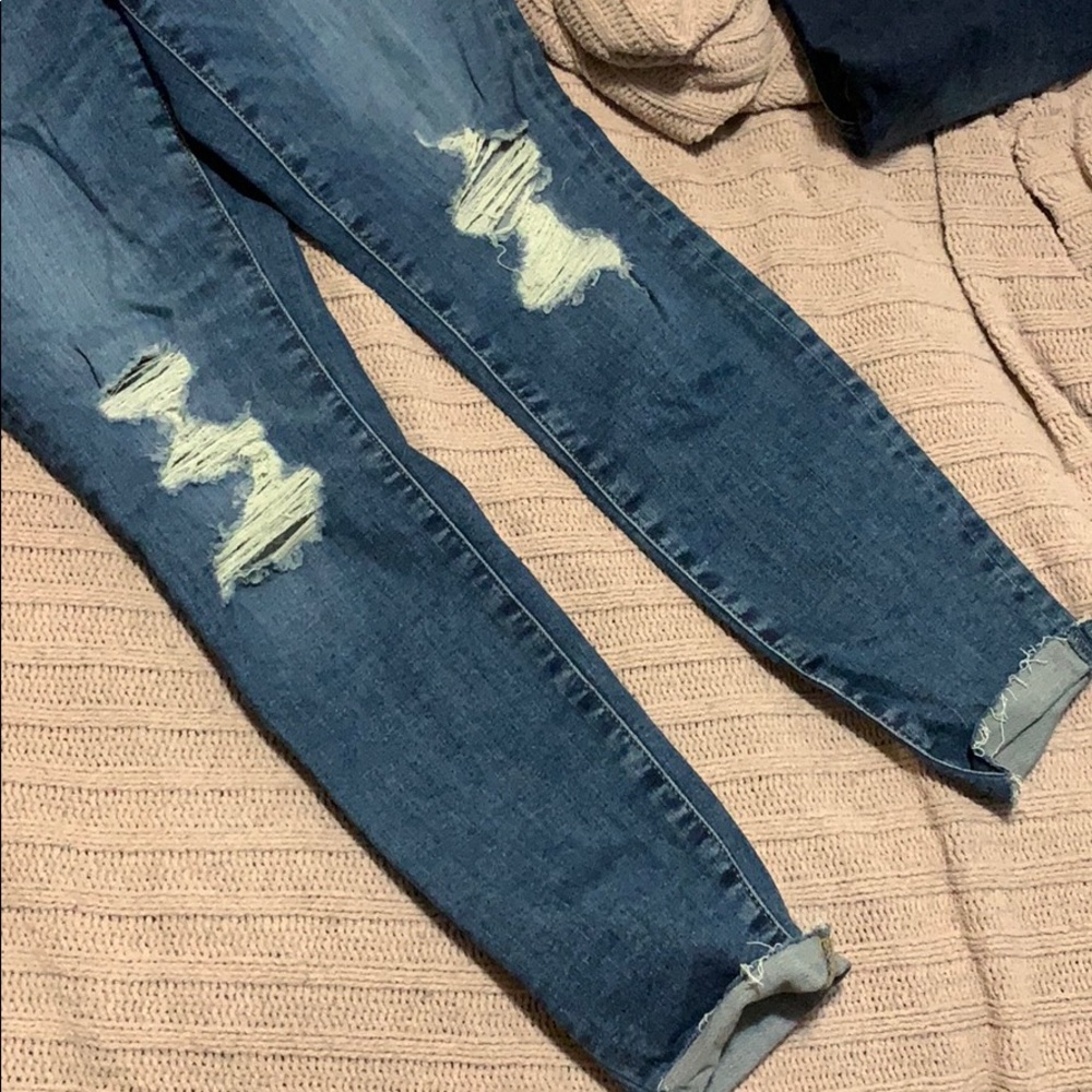 Target Universal Threads Jeans - image 3